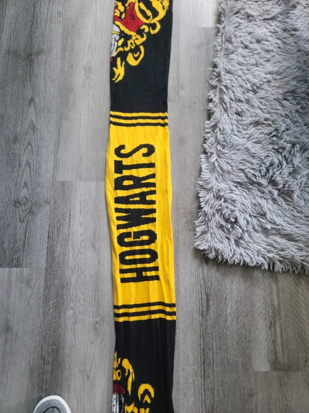 Long black and yellow harry Potter Hogwarts - measures approx 76.5